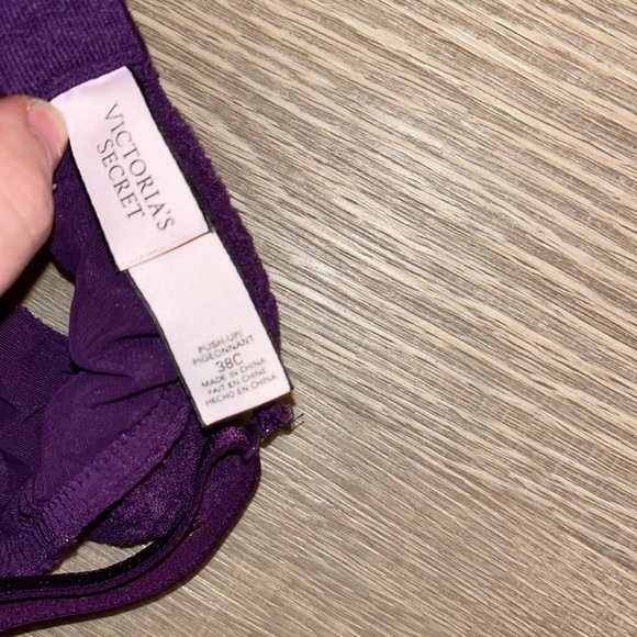 Victoria’s Secret 38C push-up bra - Picture 3 of 4